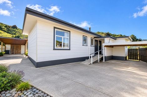 Photo of property in 6 Cornwall Street, Picton, 7220