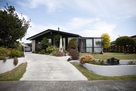 Photo of property in 18 Cecil Place, Cloverlea, Palmerston North, 4412