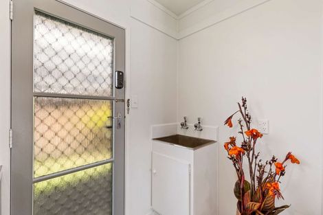 Photo of property in 1/252 Meola Road, Point Chevalier, Auckland, 1022