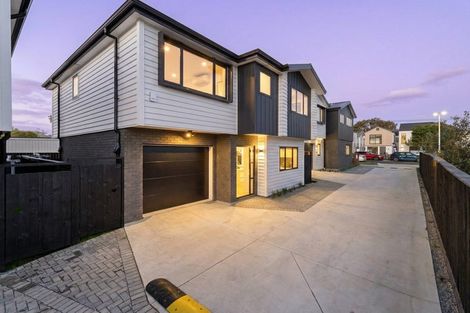 Photo of property in 71a Matipo Road, Te Atatu Peninsula, Auckland, 0610