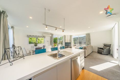 Photo of property in 20 Otonga Heights, Maungaraki, Lower Hutt, 5010