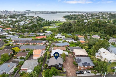 Photo of property in 3/80 Onewa Road, Northcote Point, Auckland, 0627