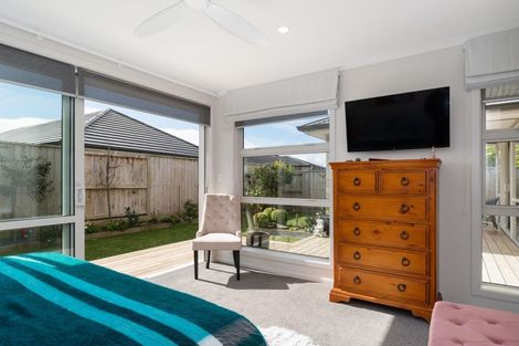 Photo of property in 124 Puhirake Crescent, Pyes Pa, Tauranga, 3112