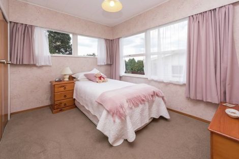 Photo of property in 16 Ellesmere Crescent, Pakuranga Heights, Auckland, 2010