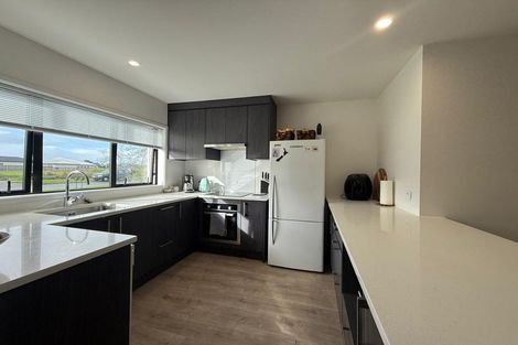 Photo of property in 22 Koiora Road, Clarks Beach, 2122