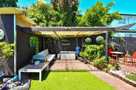 Photo of property in 4 Robert Allan Way, Pakuranga Heights, Auckland, 2010