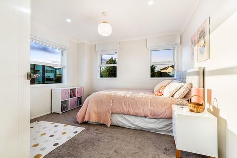 Photo of property in 2 Tauwaka Crescent, Riverhead, 0820