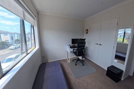 Photo of property in 11 Pihoihoi Place, Hobsonville, Auckland, 0616