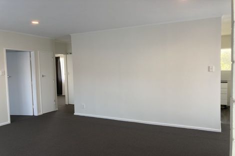 Photo of property in 2/105 Apu Crescent, Lyall Bay, Wellington, 6022