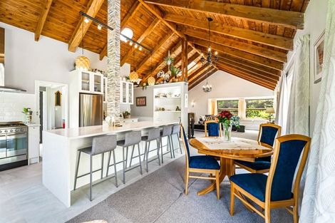 Photo of property in 12 Hobbs Road, Matakatia, Whangaparaoa, 0930