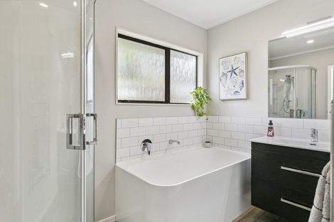 Photo of property in 30 Woodman Drive, Tawa, Wellington, 5028