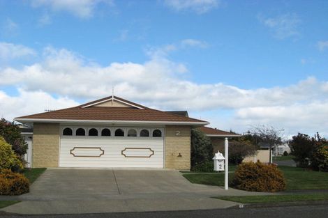 Photo of property in 2 Aitchison Place, Levin, 5510