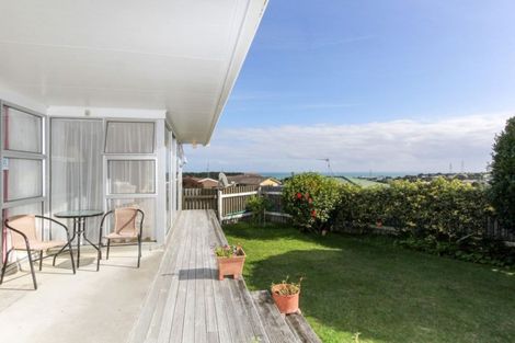 Photo of property in 5 Renown Place, Spotswood, New Plymouth, 4310