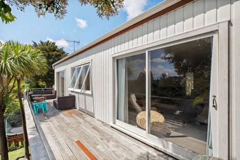 Photo of property in 12 De Val Drive, Titirangi, Auckland, 0604