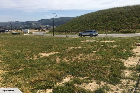 Photo of property in 17 Queen Charlotte Drive, Aotea, Porirua, 5024