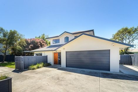 Photo of property in 17 Woburn Place, Takaro, Palmerston North, 4412