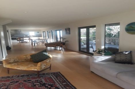 Photo of property in 9 Maori Hut Road, Red Beach, 0932