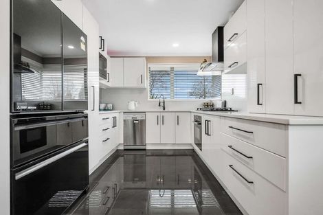 Photo of property in 16 Antrim Place, Nawton, Hamilton, 3200