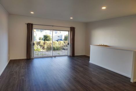 Photo of property in 3 Kelvin Grove, Te Aro, Wellington, 6011