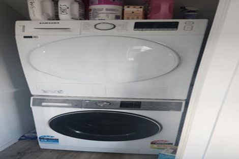 Photo of property in 29c Glanmire Road, Newlands, Wellington, 6037