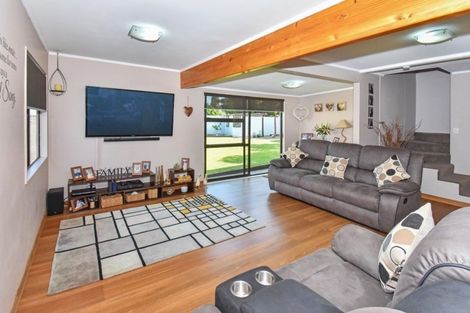 Photo of property in 21 Taihiki Road, Clarks Beach, 2122