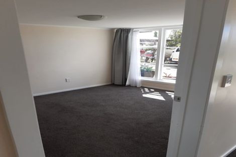 Photo of property in 6 Merville Avenue, Te Atatu South, Auckland, 0610