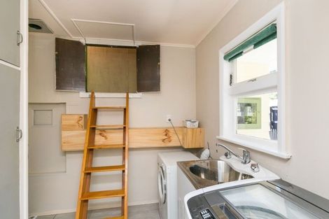 Photo of property in 76a Newlands Road, Newlands, Wellington, 6037