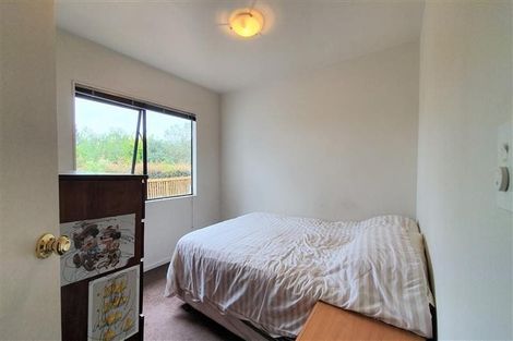 Photo of property in 2/4 Altona Road, Forrest Hill, Auckland, 0620