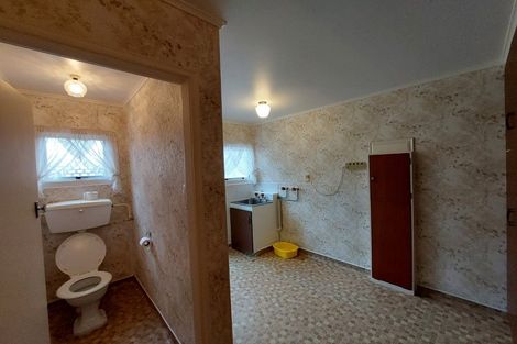 Photo of property in 2 Onslow Place, Merrilands, New Plymouth, 4312