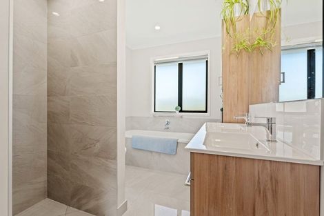 Photo of property in 13 Te Awa Place, Red Beach, 0932