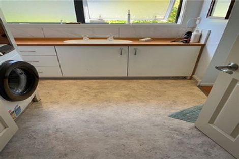 Photo of property in 10 Thomas Avenue, Te Atatu Peninsula, Auckland, 0610