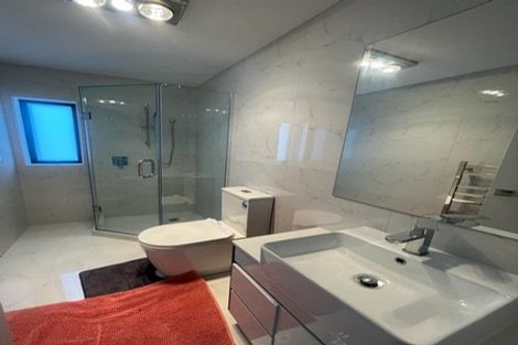 Photo of property in 2 Seaside Place, Pakuranga, Auckland, 2010