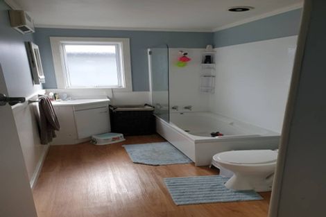 Photo of property in 30 Kilmarnock Street, Wallacetown, 9816