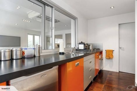Photo of property in 2/27 Taharoto Road, Takapuna, Auckland, 0622