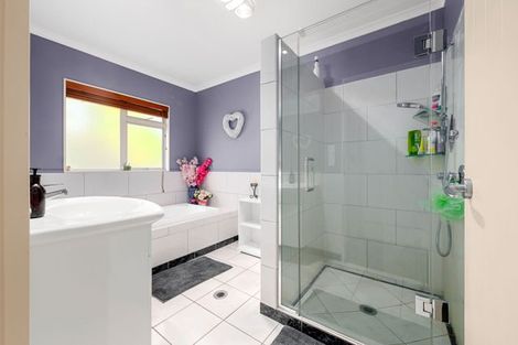 Photo of property in 76 Saint James Drive, Huntington, Hamilton, 3210