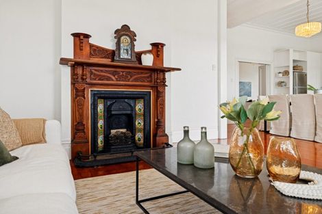 Photo of property in 36 Oxford Terrace, Devonport, Auckland, 0624