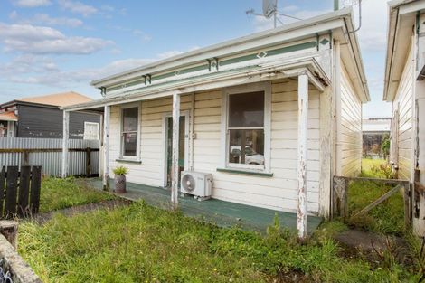Photo of property in 17 Allardice Street, Dannevirke, 4930