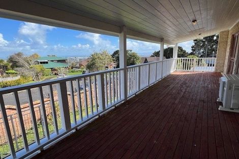 Photo of property in 24 Hurstbourn Priors, Goodwood Heights, Auckland, 2105