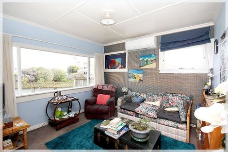 Photo of property in 17 Andresen Street, Foxton Beach, Foxton, 4815