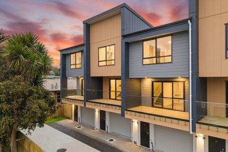 Photo of property in 3/6 Robertson Road, Ranui, Auckland, 0612