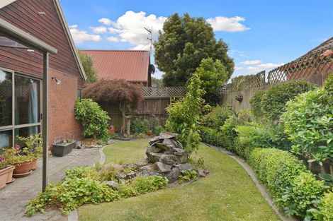 Photo of property in 2/6 Cricklewood Place, Avonhead, Christchurch, 8042