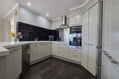 Photo of property in 1 Oaks Place, Te Aroha, 3320