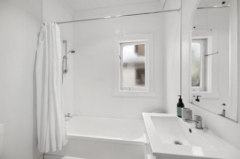 Photo of property in 106 Meeanee Road, Taradale, Napier, 4112