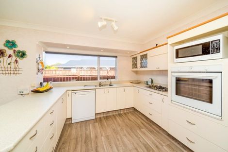 Photo of property in 28 Nikau Street, Inglewood, 4330