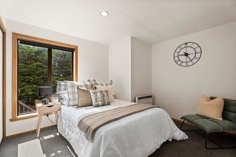 Photo of property in 138a Wynyard Crescent, Fernhill, Queenstown, 9300