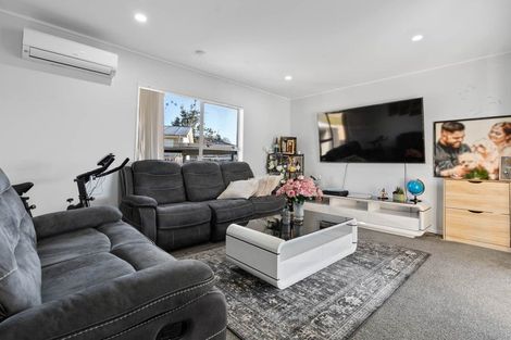 Photo of property in 2/20 Darnell Crescent, Clover Park, Auckland, 2019