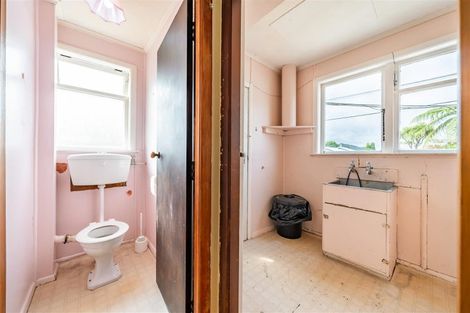 Photo of property in 104 Whites Line East, Waiwhetu, Lower Hutt, 5010