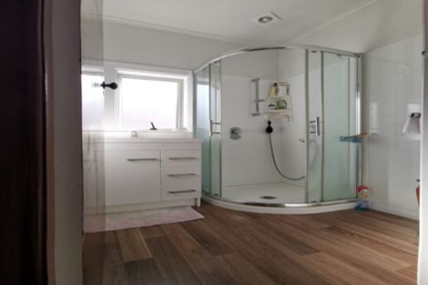 Photo of property in 52 Old Lake Road, Narrow Neck, Auckland, 0624