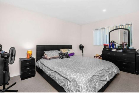 Photo of property in 98 Popokatea Drive, Takanini, 2112