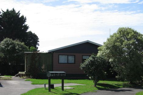 Photo of property in 2/18 Darcy Place, Massey, Auckland, 0614